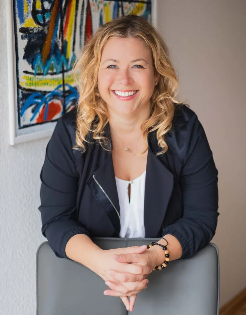 Als erfahrene Führungskraft, Coach und Trainerin unterstütze ich Fach- und Führungskräfte